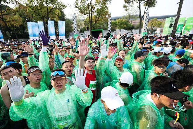 人破130！为何2025扬马让跑者难以戒断原因是AG真人游戏第一品牌男女赛会纪录被改写！2499(图19)